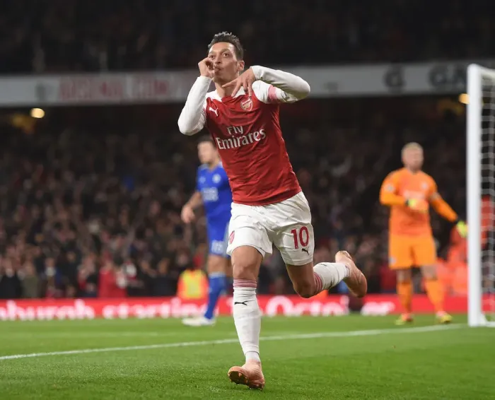 Framed Print : Mesut Ozil Scores First Arsenal Goal: Arsenal vs Leicester City, 2018-19 Premier League