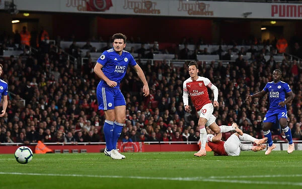 Mesut Ozil Scores First Arsenal Goal vs. Leicester City, 2018-19 Premier League