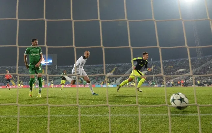 Framed Print : Mesut Ozil Scores the Third Goal: Arsenal's Triumph over Ludogorets in the UEFA Champions League, Sofia, Bulgaria (November 2016) Framed Print : Mesut Ozil Scores the Third Goal: Arsenal's Triumph over Ludogorets in the UEFA Champions League, Sofia, Bulgaria (November 2016)