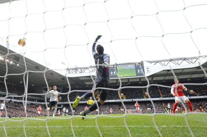 Framed Print : Mesut Ozil Scores the Winner: Tottenham vs. Arsenal, Premier League 2014-15 Framed Print : Mesut Ozil Scores the Winner: Tottenham vs. Arsenal, Premier League 2014-15