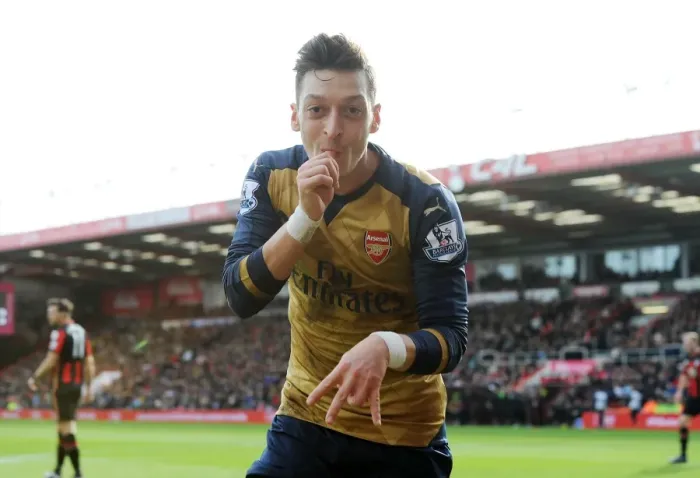 Framed Print : Mesut Ozil Scores the Winning Goal: Arsenal's Triumph at Bournemouth (2015-16)