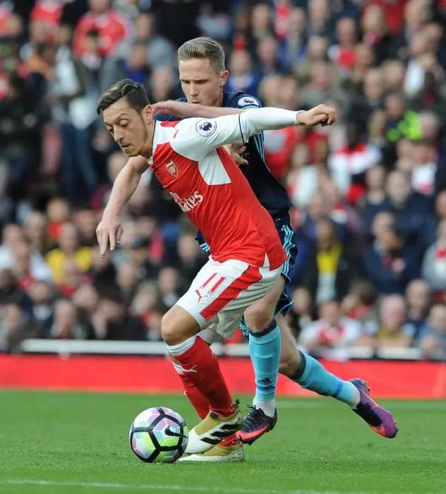 Framed Print : Mesut Ozil vs. Adam Forshaw: A Premier League Battle at Emirates Stadium (2016-17) Framed Print : Mesut Ozil vs. Adam Forshaw: A Premier League Battle at Emirates Stadium (2016-17)