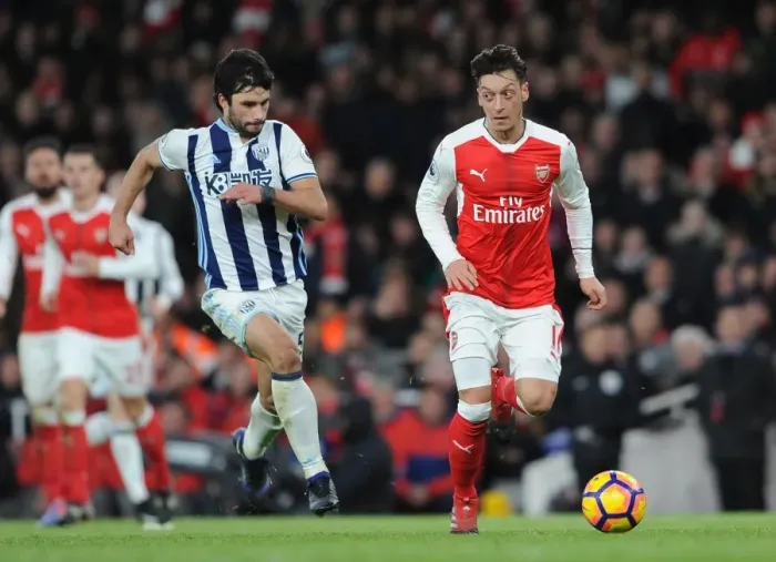 Framed Print : Mesut Ozil vs. Claudio Yacob: Battle in the Midfield - Arsenal v West Bromwich Albion, Premier League (2016-17) Framed Print : Mesut Ozil vs. Claudio Yacob: Battle in the Midfield - Arsenal v West Bromwich Albion, Premier League (2016-17)
