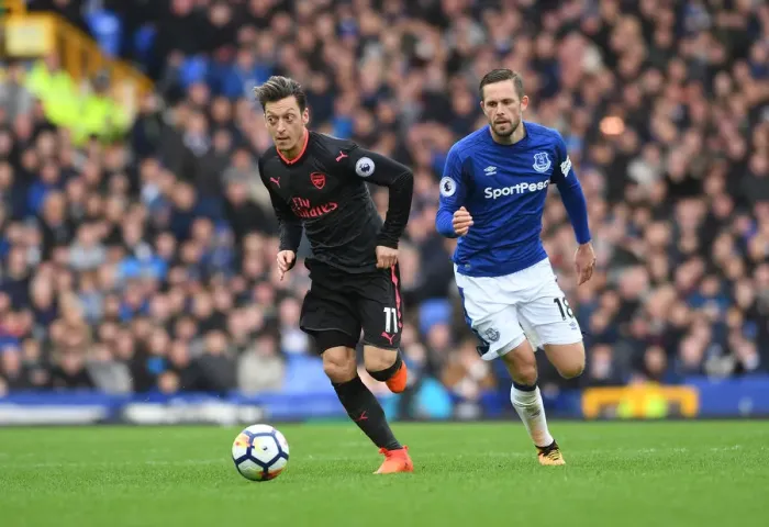 Framed Print : Mesut Ozil vs. Gylfi Sigurdsson: A Midfield Showdown of Brilliance in Everton vs. Arsenal (2017-18) Framed Print : Mesut Ozil vs. Gylfi Sigurdsson: A Midfield Showdown of Brilliance in Everton vs. Arsenal (2017-18)
