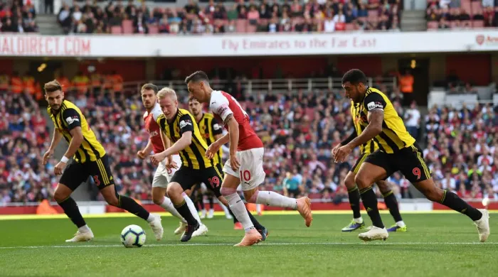 Framed Print : Mesut Ozil vs. Will Hughes: Arsenal vs. Watford, Premier League Showdown (2018-19) Framed Print : Mesut Ozil vs. Will Hughes: Arsenal vs. Watford, Premier League Showdown (2018-19)