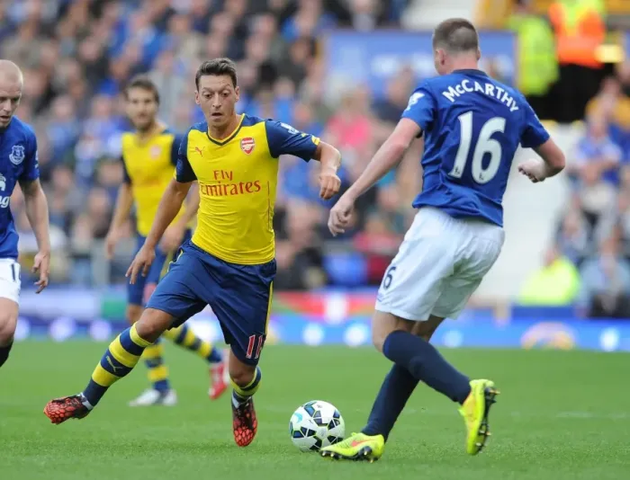 Framed Print : Mesut Ozil vs. James McCarthy: Clash at Goodison Park (Everton v Arsenal, 2014 / 15) Framed Print : Mesut Ozil vs. James McCarthy: Clash at Goodison Park (Everton v Arsenal, 2014 / 15)