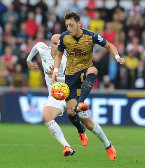 Framed Print : Mesut Ozil vs Jonjo Shelvey: Intense Battle at Swansea City vs Arsenal (2015-16) Framed Print : Mesut Ozil vs Jonjo Shelvey: Intense Battle at Swansea City vs Arsenal (2015-16)