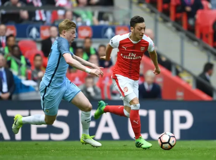 Framed Print : Mesut Ozil vs. Kevin De Bruyne: A FA Cup Semi-Final Battle