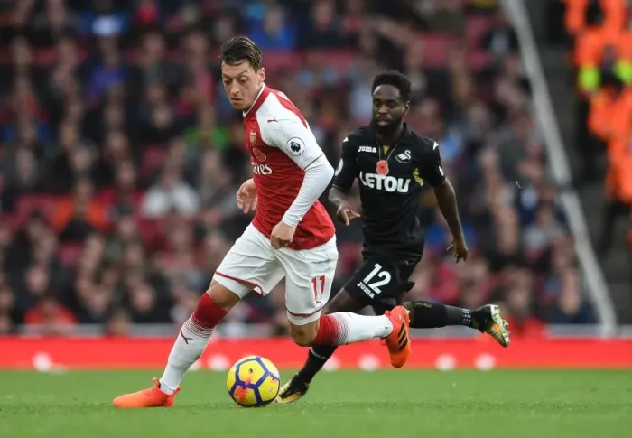 Framed Print : Mesut Ozil vs. Nathan Dyer: Clash at the Emirates - Arsenal v Swansea City, Premier League 2017-18 Framed Print : Mesut Ozil vs. Nathan Dyer: Clash at the Emirates - Arsenal v Swansea City, Premier League 2017-18
