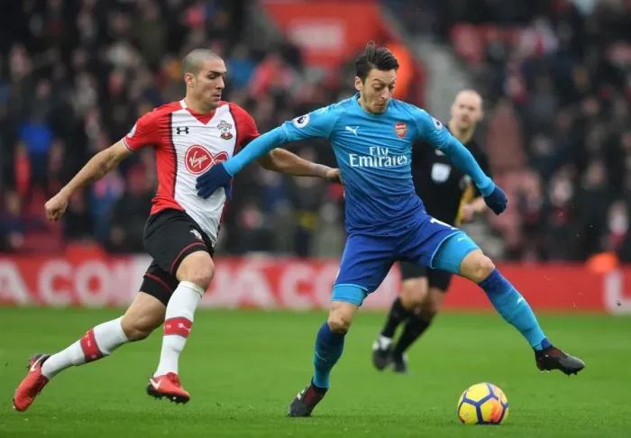 Framed Print : Mesut Ozil vs. Oriol Romeu: Clash of Midfield Titans - Southampton v Arsenal, Premier League 2017-18 Framed Print : Mesut Ozil vs. Oriol Romeu: Clash of Midfield Titans - Southampton v Arsenal, Premier League 2017-18
