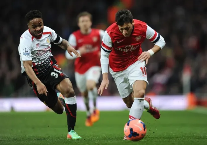 Framed Print : Mesut Ozil vs Raheem Sterling: Clash at the Emirates - FA Cup 2013-14 Framed Print : Mesut Ozil vs Raheem Sterling: Clash at the Emirates - FA Cup 2013-14