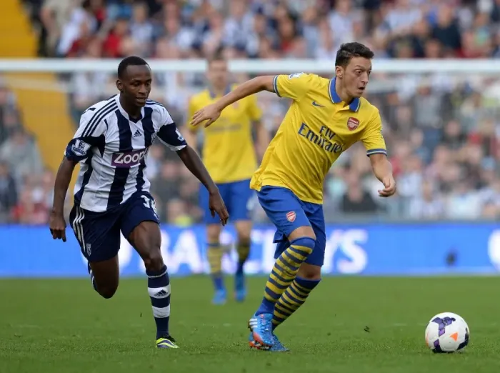 Framed Print : Mesut Ozil vs Saido Berahino: Clash of the Midfield Maestros - West Bromwich Albion vs Arsenal (2013-14) Framed Print : Mesut Ozil vs Saido Berahino: Clash of the Midfield Maestros - West Bromwich Albion vs Arsenal (2013-14)