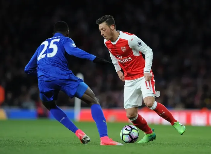 Framed Print : Mesut Ozil vs. Wilfred Ndidi: Battle in the Midfield - Arsenal v Leicester City, Premier League Framed Print : Mesut Ozil vs. Wilfred Ndidi: Battle in the Midfield - Arsenal v Leicester City, Premier League