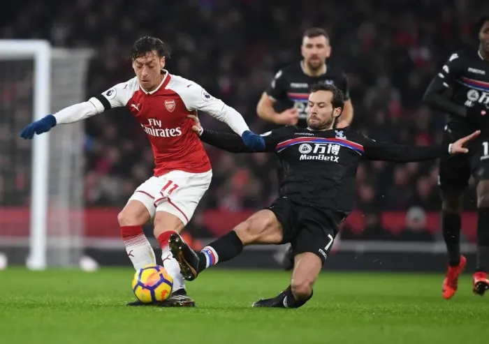 Framed Print : Mesut Ozil vs Yohan Cabaye: Intense Battle at Arsenal v Crystal Palace, Premier League 2017-18