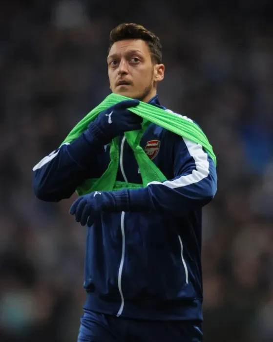 Framed Print : Mesut Ozil Warming Up: Arsenal vs Manchester City, Premier League 2014-15 Framed Print : Mesut Ozil Warming Up: Arsenal vs Manchester City, Premier League 2014-15