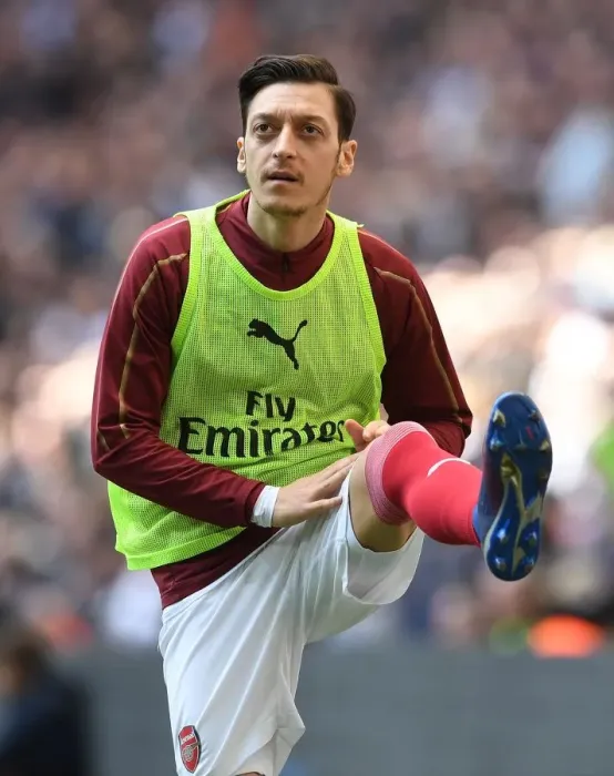 Framed Print : Mesut Ozil Warming Up: Tottenham vs. Arsenal, Premier League 2018-19 Framed Print : Mesut Ozil Warming Up: Tottenham vs. Arsenal, Premier League 2018-19