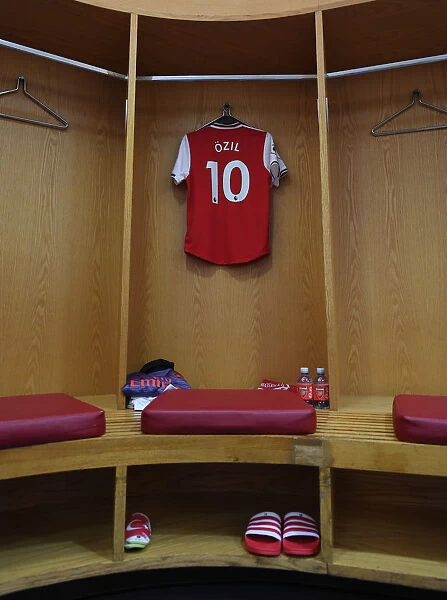 Mesut Ozil's Absence: An Empty Hanger in the Arsenal Changing Room (Arsenal vs Manchester United, 2019-20)