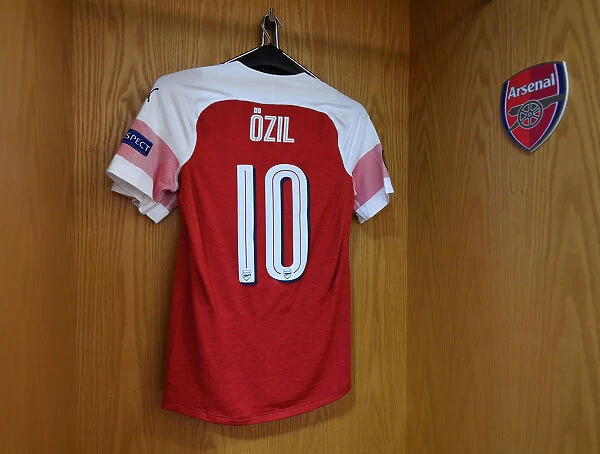 Mesut Ozil's Absent Presence: An Empty Jersey in the Arsenal Changing Room (UEFA Europa League 2018-19)