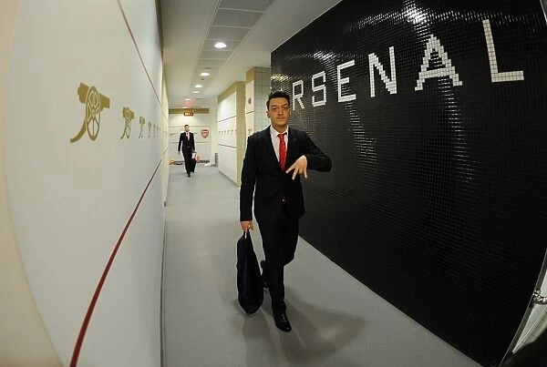 Mesut Ozil's Arrival: Arsenal Changing Room Before Arsenal vs Liverpool (2014-15)