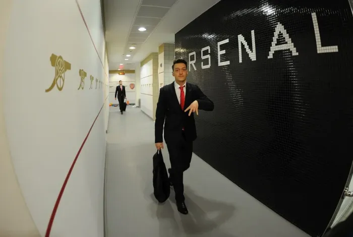 Framed Print : Mesut Ozil's Arrival: Arsenal Changing Room Before Arsenal vs Liverpool (2014-15) Framed Print : Mesut Ozil's Arrival: Arsenal Changing Room Before Arsenal vs Liverpool (2014-15)