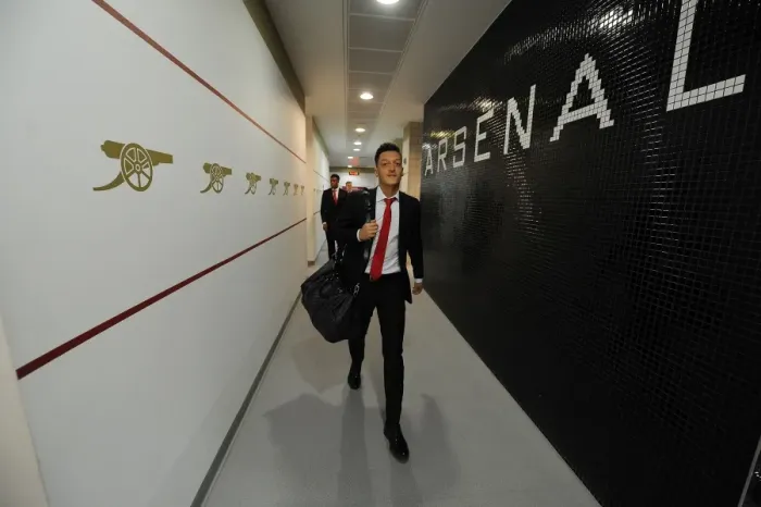 Framed Print : Mesut Ozil's Arrival: Arsenal vs. Chelsea, Premier League 2016-17 - The New Signing's First Match