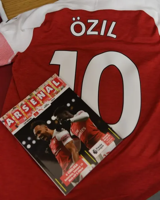 Framed Print : Mesut Ozil's Arsenal Changing Room: Arsenal FC vs. Chelsea FC, Premier League, London, 2019 Framed Print : Mesut Ozil's Arsenal Changing Room: Arsenal FC vs. Chelsea FC, Premier League, London, 2019