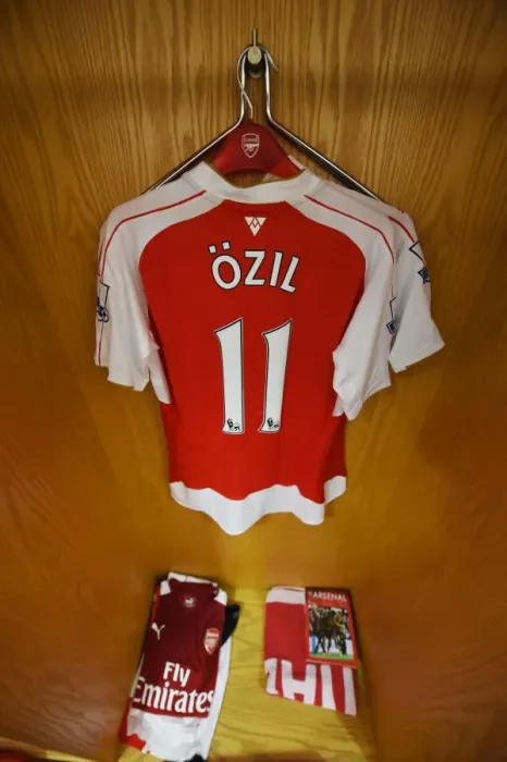 Framed Print : Mesut Ozil's Arsenal Changing Room Shirt before Arsenal vs. Watford (2015-16) Framed Print : Mesut Ozil's Arsenal Changing Room Shirt before Arsenal vs. Watford (2015-16)