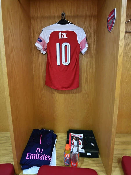 Mesut Ozil's Empty Arsenal Jersey in the Changing Room (Arsenal vs Qarabag, UEFA Europa League 2018-19)