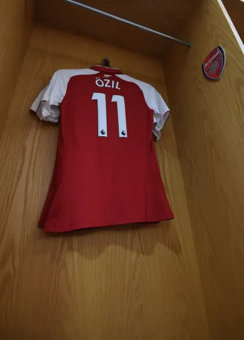 Framed Print : Mesut Ozil's Arsenal Shirt in Arsenal Changing Room Before Arsenal vs Chelsea (2017-18)