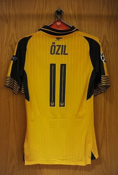Mesut Ozil's Emirates Shirt in Arsenal Changing Room (Arsenal v FC Basel 2016-17)