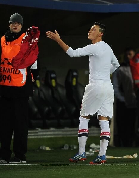Mesut Ozil's Emotional Farewell: Borussia Dortmund vs. Arsenal, UEFA Champions League (2013)