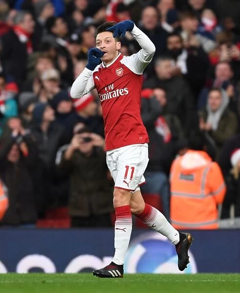 Mesut Ozil's Game-Winning Goal: Arsenal Triumphs Over Newcastle United, Premier League 2017-18