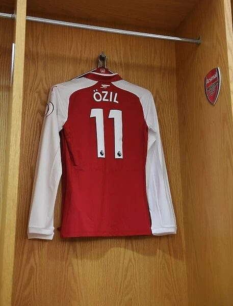 Mesut Ozil's Empty Jersey: Arsenal vs Manchester United, Premier League 2017-18