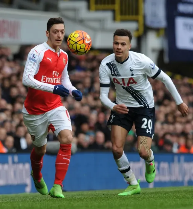 Framed Print : Mesut Ozil's Masterclass: Outsmarting Dele Alli in Arsenal's Victory over Tottenham, Premier League 2015-16