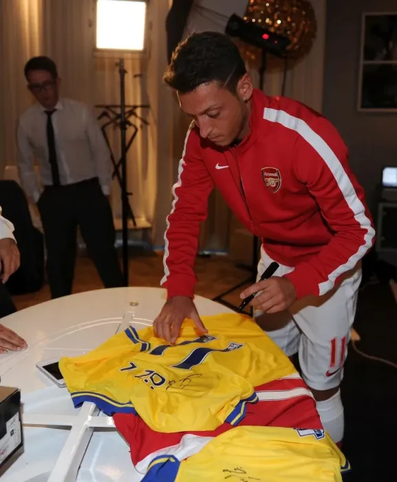 Framed Print : Mesut Ozil's Munich Debut: Arsenal's New Signing at Photo Shoot