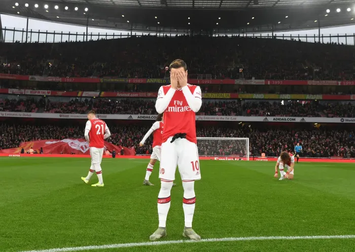 Framed Print : Mesut Ozil's Pre-Match Focus: Arsenal vs Southampton (Premier League 2019-20) Framed Print : Mesut Ozil's Pre-Match Focus: Arsenal vs Southampton (Premier League 2019-20)