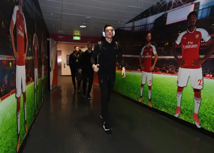 Framed Print : Mesut Ozil's Pre-Match Moment before Arsenal vs Atletico Madrid UEFA Europa League Semi-Final Framed Print : Mesut Ozil's Pre-Match Moment before Arsenal vs Atletico Madrid UEFA Europa League Semi-Final