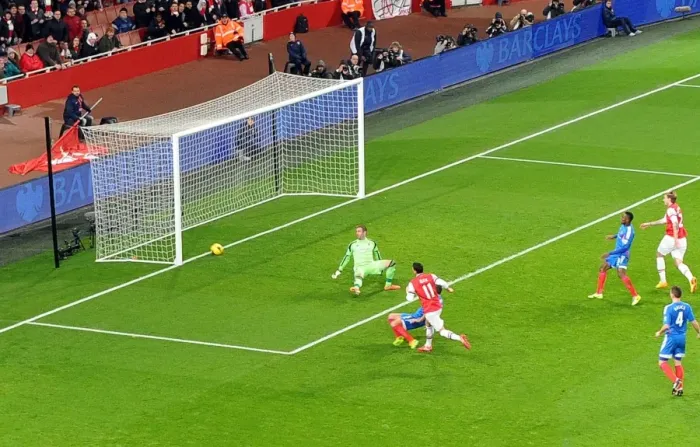 Framed Print : Mesut Ozil's Pressured Goal: Arsenal vs Hull City (2013-14)