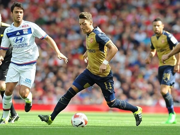 Mesut Ozil's Stellar Performance: Arsenal vs. Olympique Lyonnais - Emirates Cup 2015