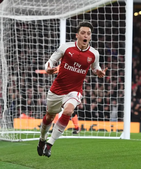 Framed Print : Mesut Ozil's Stunner: Arsenal's Triumph Over Liverpool (2017-18)