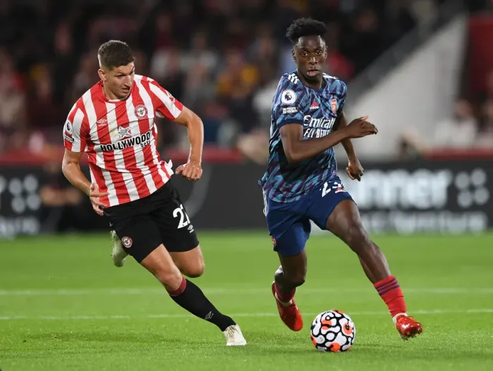 Framed Print : Midfield Battle: Lokonga vs Janelt - Brentford vs Arsenal Premier League Clash (2021-22)