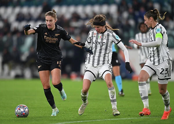 Miedema vs. Pedersen: A Champion's Battle - Juventus vs. Arsenal in the UEFA Women's Champions League