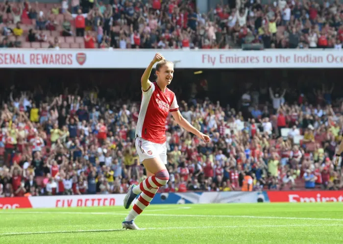 Framed Print : Miedema's Dramatic Goal: Arsenal Women Edge Past Chelsea at Emirates Stadium