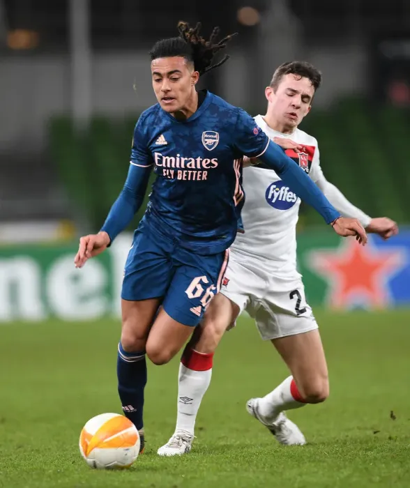 Framed Print : Miguel Azeez Scores Dramatic Europa League Goal for Arsenal against Dundalk