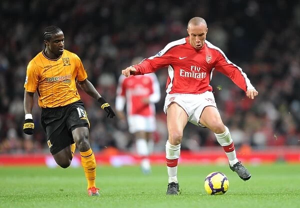 Mikael Silvestre (Arsenal) Bernard Mendy (Hull). Arsenal 3: 0 Hull City
