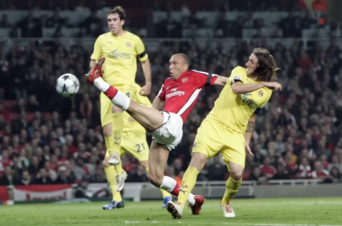 Framed Print : Mikael Silvestre (Arsenal) Gonzalo Rodriguez (Villarreal) Framed Print : Mikael Silvestre (Arsenal) Gonzalo Rodriguez (Villarreal)