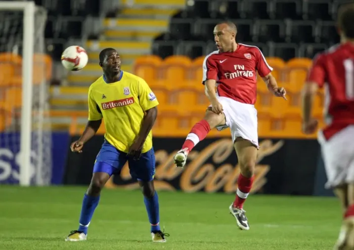 Framed Print : Mikael Silvestre (Arsenal) Vincent Pericard (Stoke)