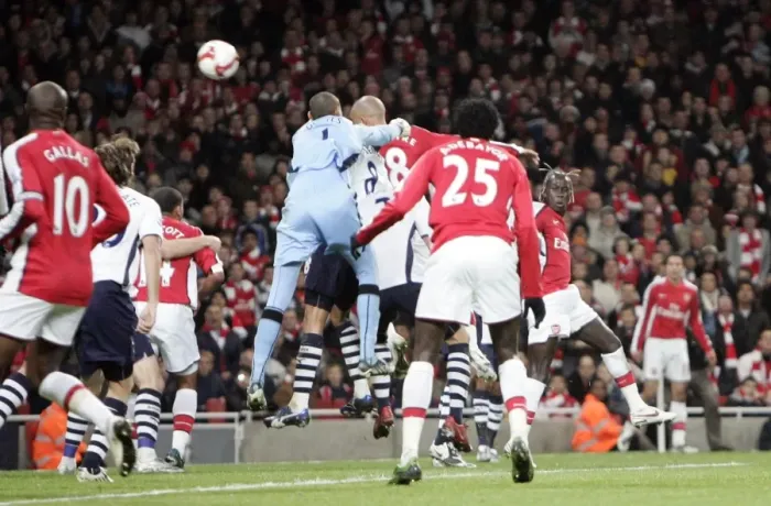 Framed Print : Mikael Silvestre scores Arsenals 1st goal under pressure Framed Print : Mikael Silvestre scores Arsenals 1st goal under pressure