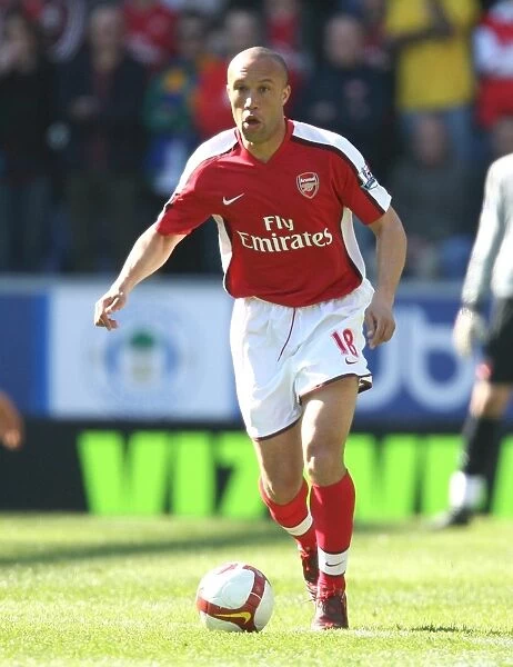 Mikael Silvestre's Dominance: Arsenal Crushes Wigan Athletic 4-1 in Premier League