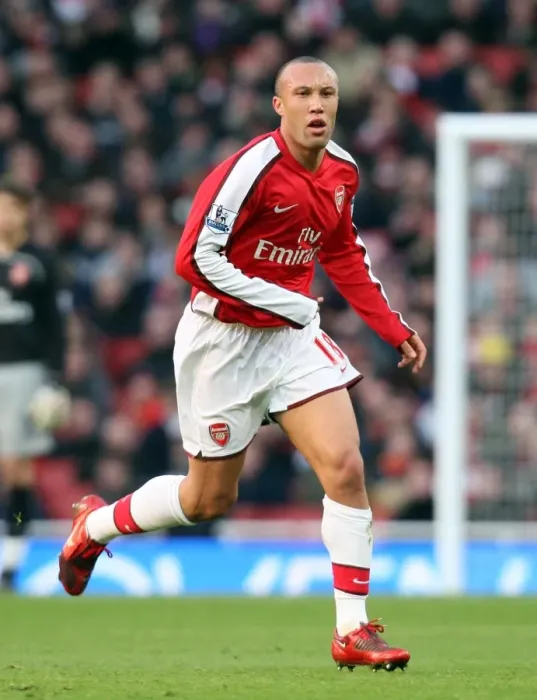 Framed Print : Mikael Silvestre's Unforgettable FA Cup Triumph: Arsenal's 3-1 Victory Over Plymouth Argyle (3 / 1 / 09)
